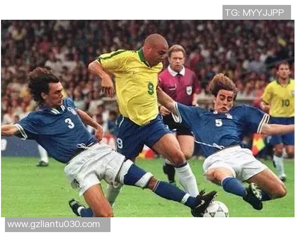 身高超过180厘米的足球明星们的传奇故事与成就分析 身高超过180厘米的足球明星们的传奇故事与成就分析