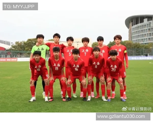 上海足球队在足球团队协作排行榜中荣获第九名展现团队精神与实力 上海足球队在足球团队协作排行榜中荣获第九名展现团队精神与实力