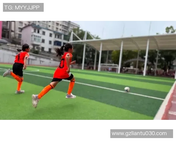 云端之上的足球巨星们带你领略绿茵场的风采与激情 云端之上的足球巨星们带你领略绿茵场的风采与激情