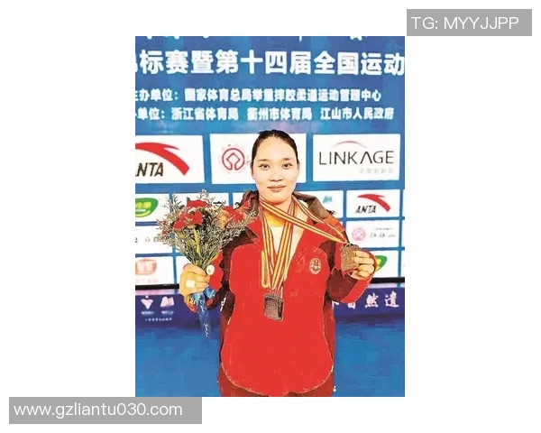 南京足球队拼搏历程回顾全国锦标赛特别报道展现奋斗精神与团队力量