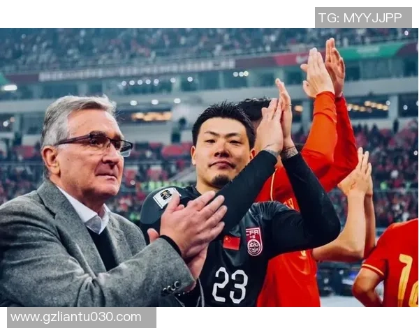 新一代帅气00后足球明星崭露头角引领青春风潮与未来希望 新一代帅气00后足球明星崭露头角引领青春风潮与未来希望