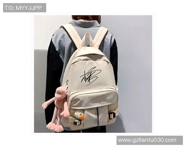 足球明星书包挂件图片分享让你的书包更具个性与时尚感 足球明星书包挂件图片分享让你的书包更具个性与时尚感