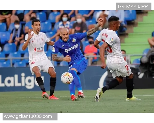 足球明星墨皇马的辉煌历程与未来展望解析